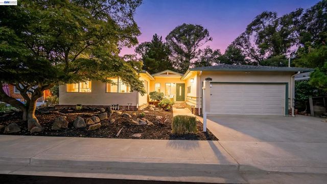 3404 Saddle Dr, Hayward