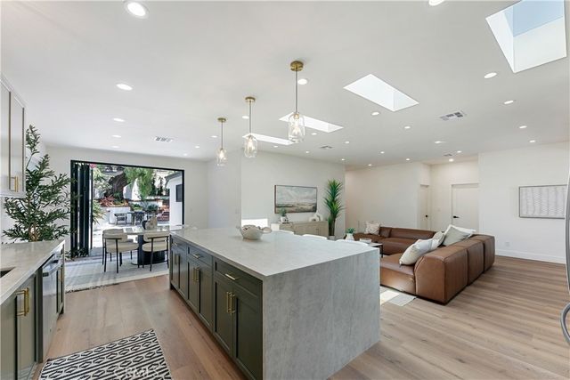 2171 W 26th Place, Los Angeles