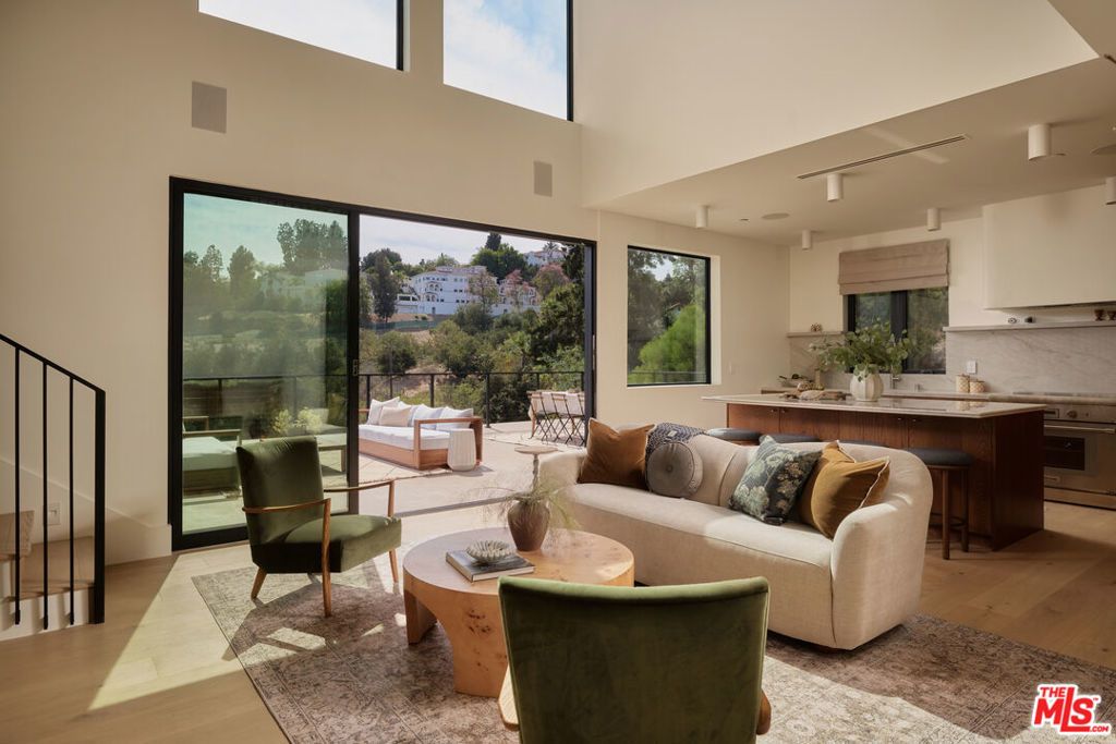 621 Frontenac Avenue, Los Angeles