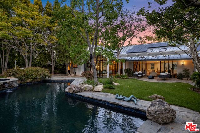 13627 W Sunset Boulevard, Pacific Palisades