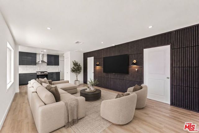 1749 Lewis Avenue, Long Beach