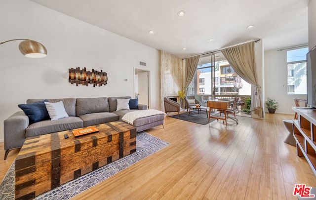 11970 Montana Avenue # 308, Los Angeles
