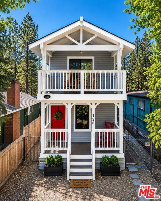 136 E Mountain View Boulevard, Big Bear City