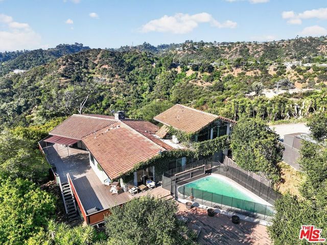 8147 Mulholland Drive, Los Angeles