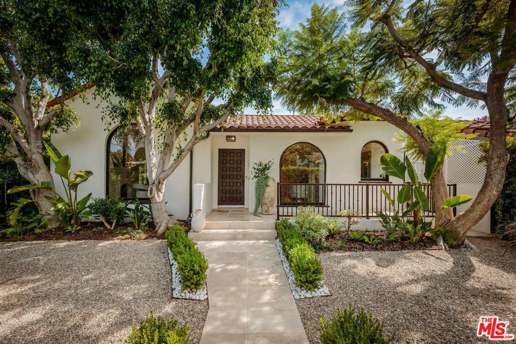 9000 Dorrington Avenue, West Hollywood