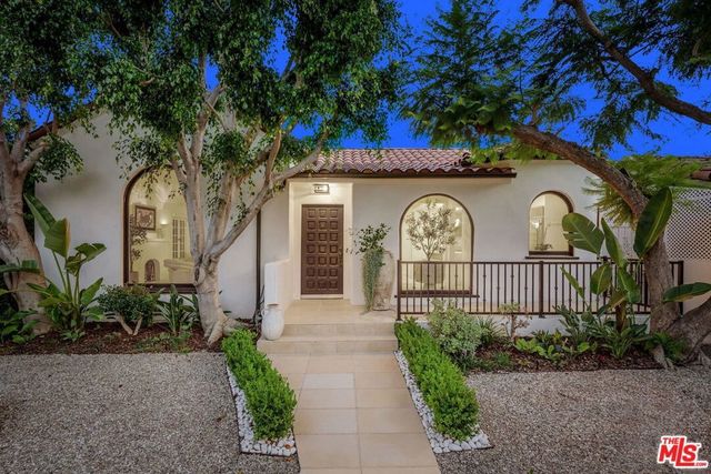 9000 Dorrington Avenue, West Hollywood