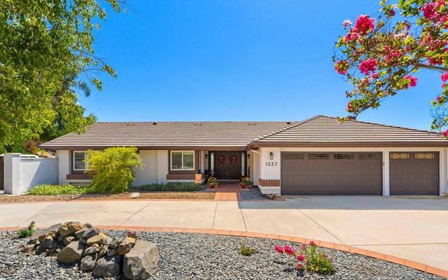 1537 Winsome, Escondido