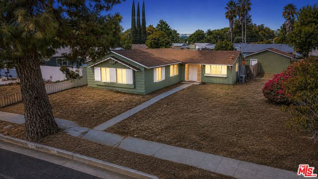 7139 Fallbrook Avenue, West Hills
