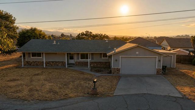 100 El Dorado Drive, Hollister