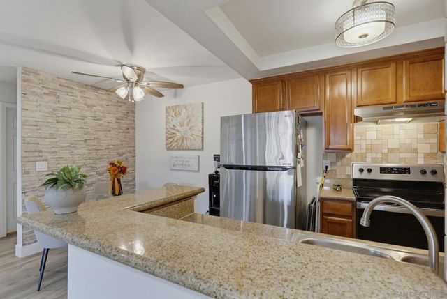 432 Edgehill Ln # 3, Oceanside