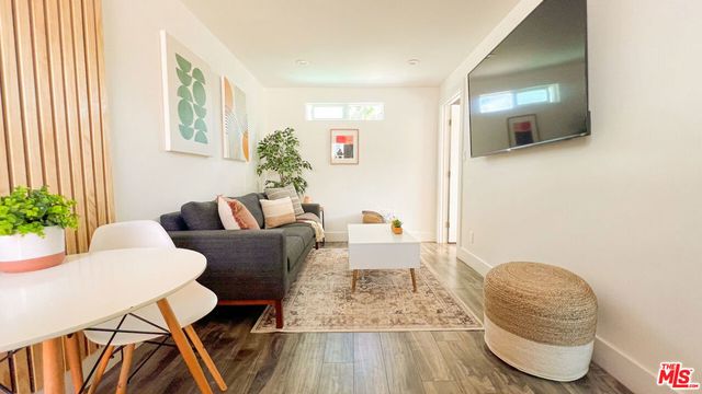 6711 Saint Clair Avenue, Los Angeles