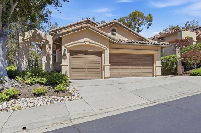 804 Calle Montera, Escondido