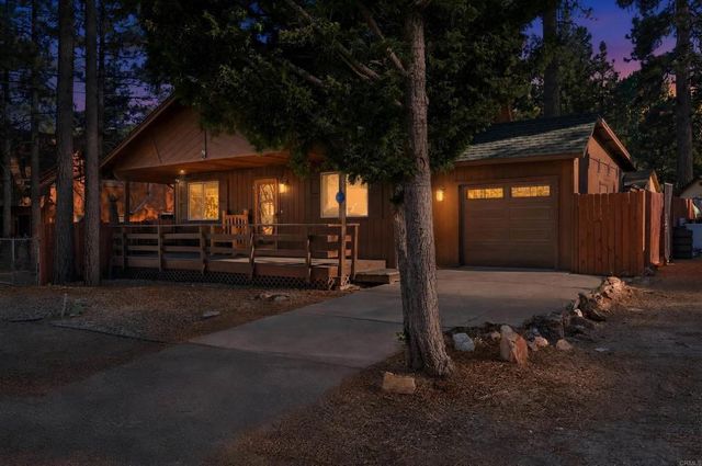 332 E Fairway Blvd, Big Bear City