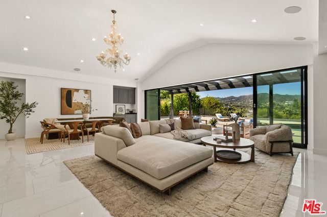 4423 Bergamo Drive, Los Angeles