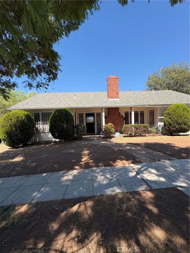 102 E 7th, Escondido