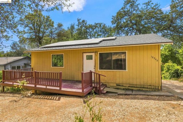 18948 North Drive, Jamestown