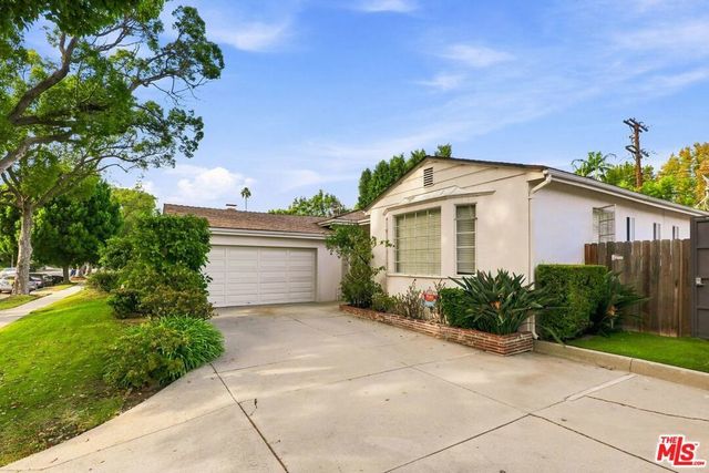 2136 Hillsboro Avenue, Los Angeles