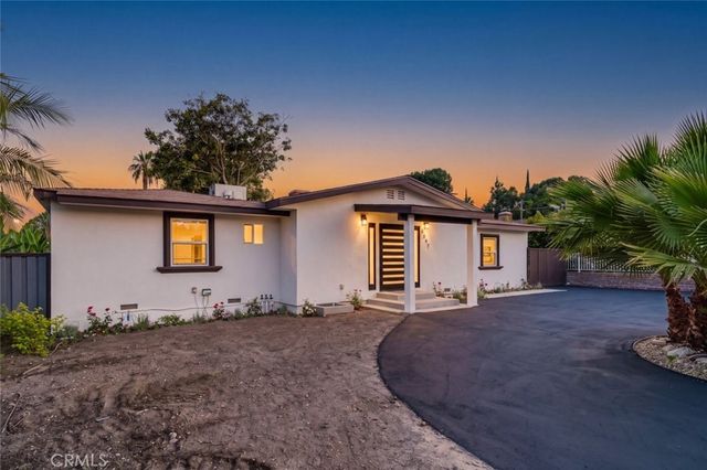 8547 Louise Avenue, Sherwood Forest