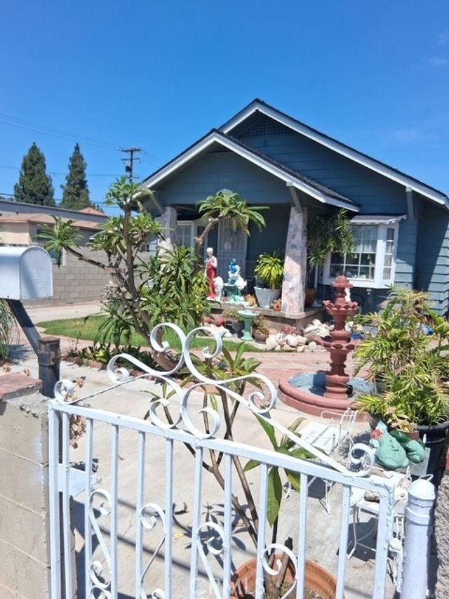 15122 San Jose Avenue, Paramount