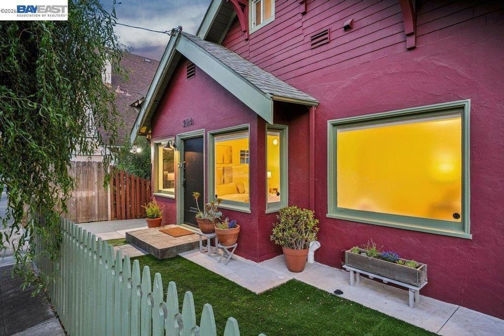 364 Lester Ave, Oakland