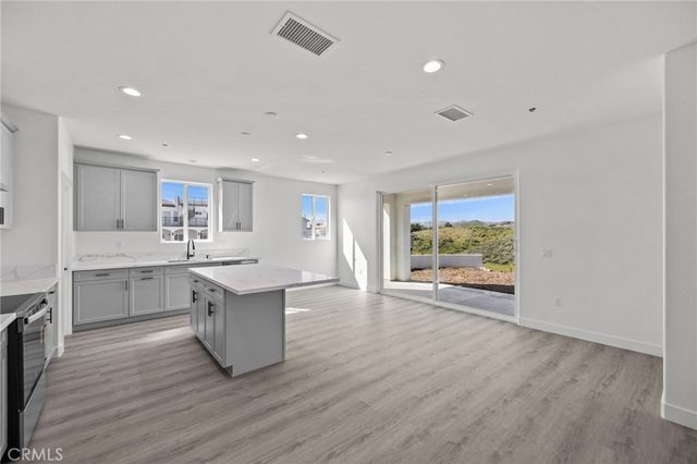 16765 La Bella Villa, Riverside