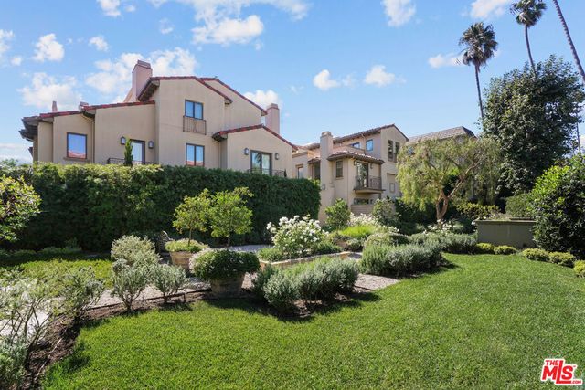 823 S Bundy Drive # 111, Los Angeles