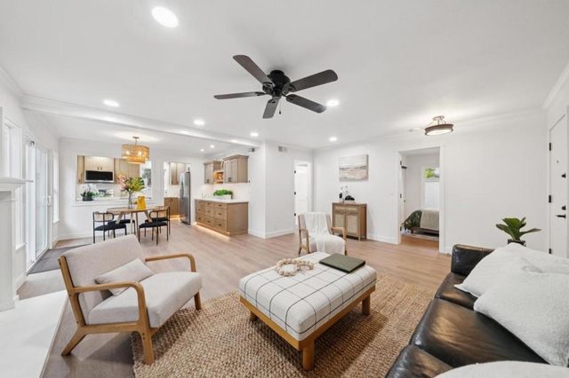 19417 Vineyard Lane, Saratoga