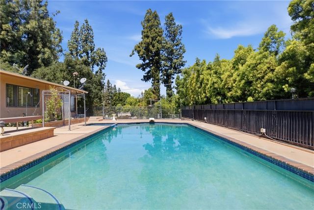 4908 Calvin Avenue, Tarzana