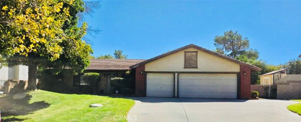 42220 Woodstone, Lancaster