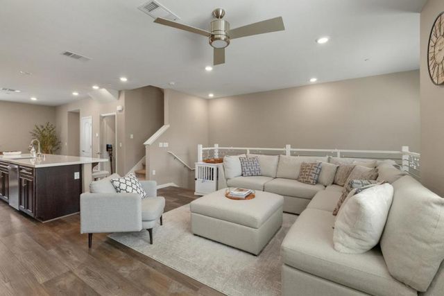 133 Llano De Los Robles Avenue # 3, San Jose