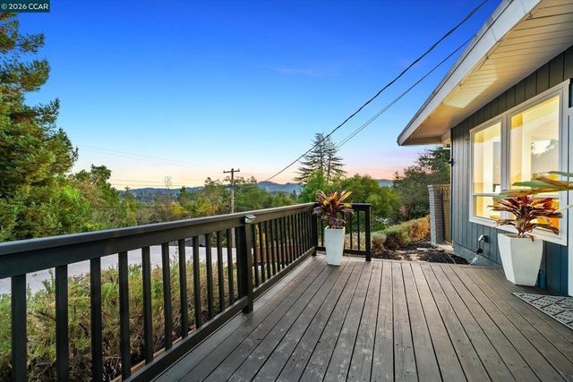 11 Las Palomas, Orinda