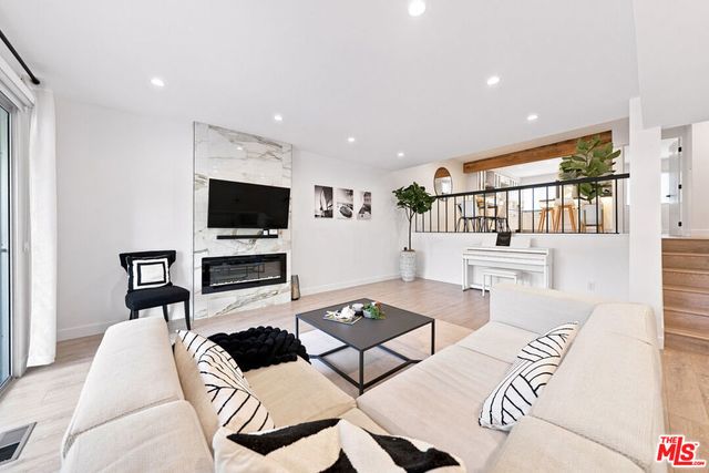 13235 Fiji Way # F, Los Angeles