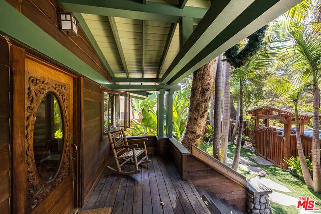 454 N East Rustic Road, Santa Monica