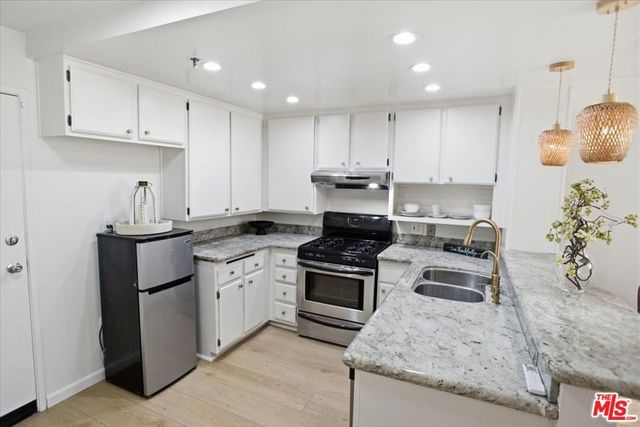 5143 Bakman Avenue # 203, Los Angeles