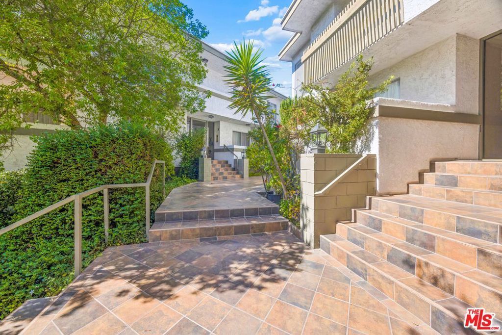 10445 Eastborne Avenue # 203, Los Angeles