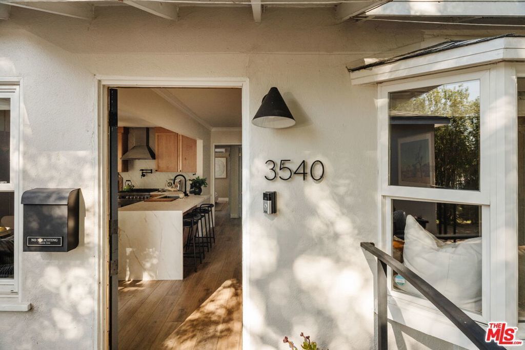 3540 Maplewood Avenue, Los Angeles