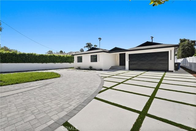 16158 Magnolia, Encino