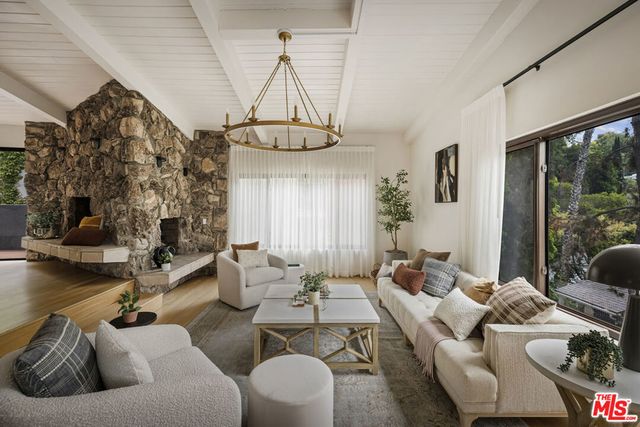 2426 Cazaux Place, Los Angeles