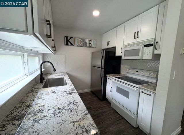 810 Oak Grove Rd # 111, Concord