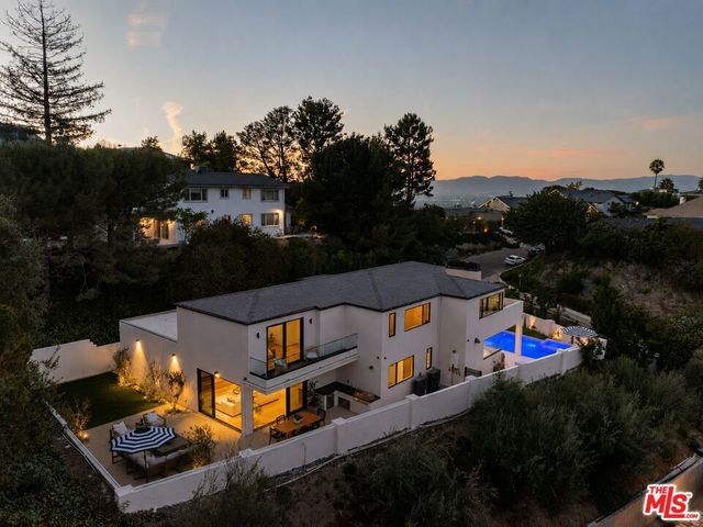 8636 Edwin Drive, Los Angeles