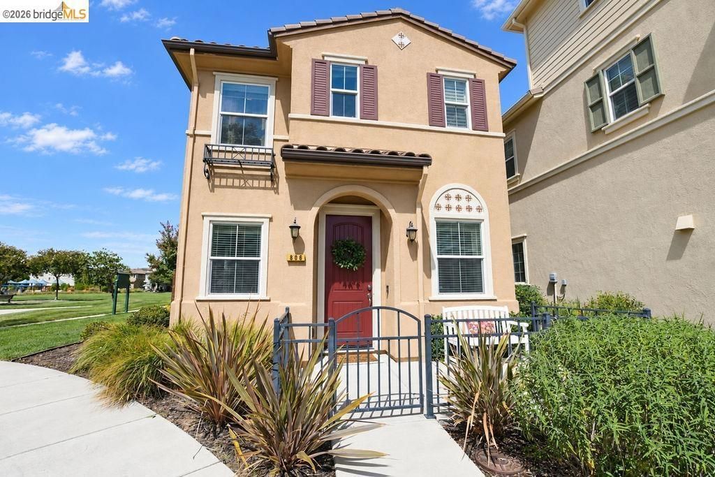 806 Queen Palm Ln, Brentwood