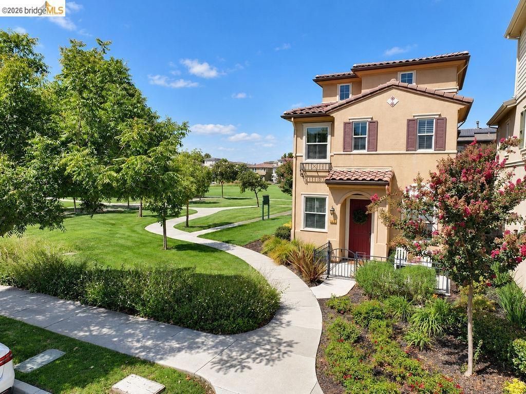 806 Queen Palm Ln, Brentwood