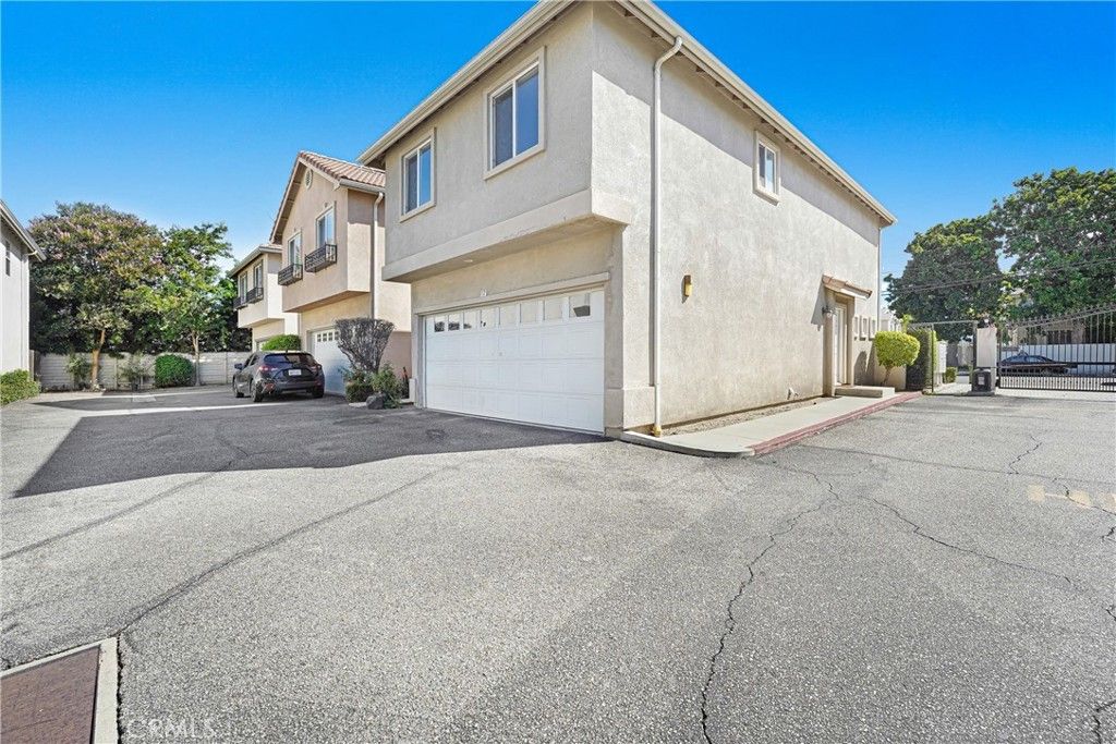 9315 Burnet Ave # 117, North Hills