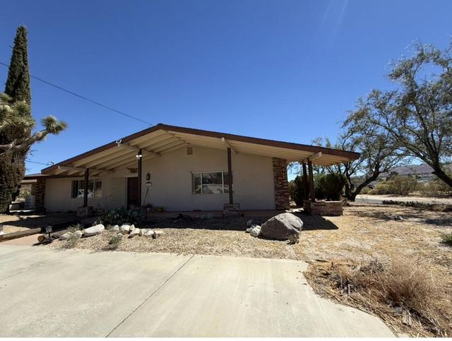6773 Airway Avenue, Yucca Valley