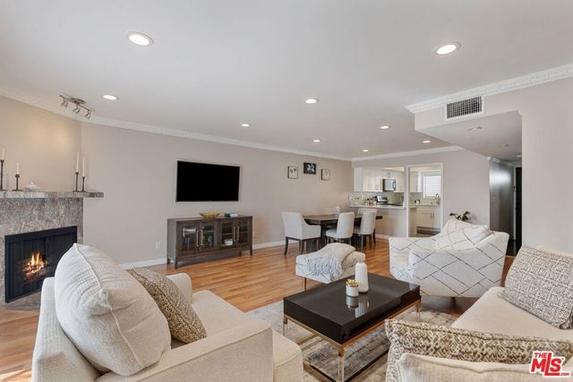 6420 Hazeltine Avenue # 9, Los Angeles
