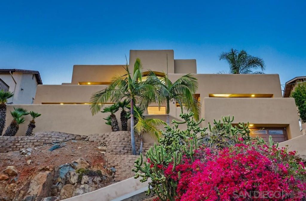 9634 Eucalyptus St, Spring Valley