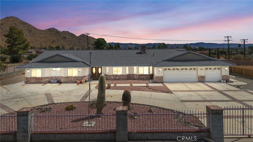19311 Roanoke Road, Apple Valley