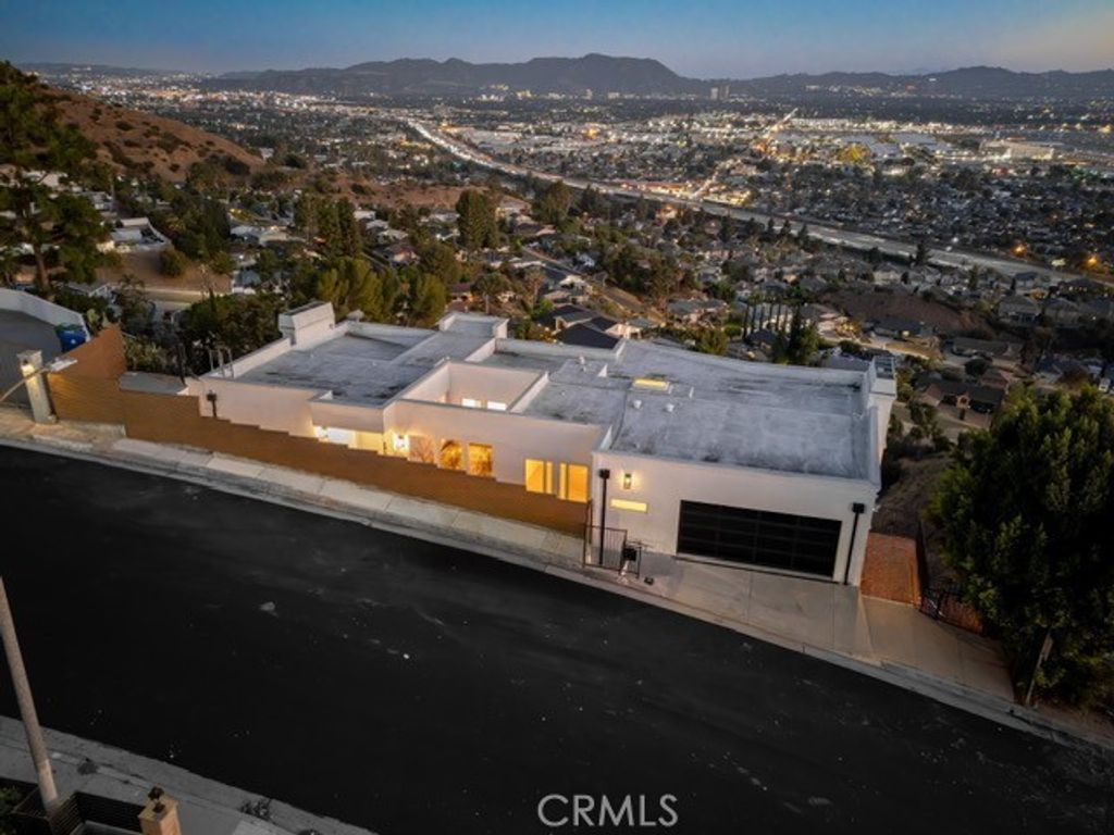10050 Olivia Terrace, Shadow Hills
