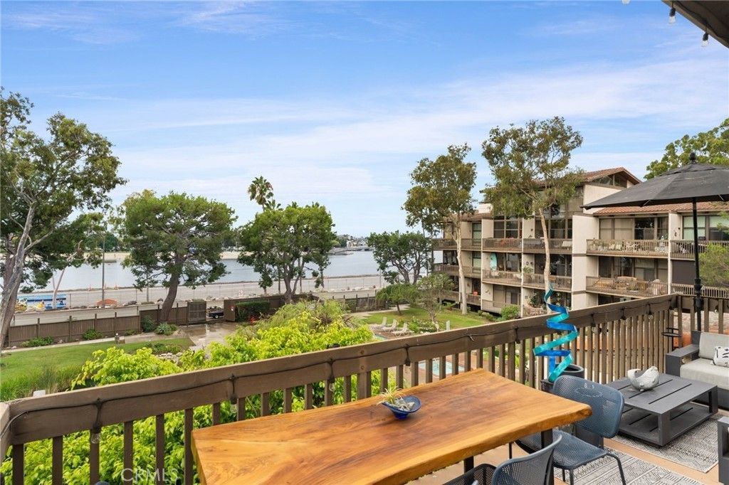 6326 Marina Pacifica Dr S, Long Beach