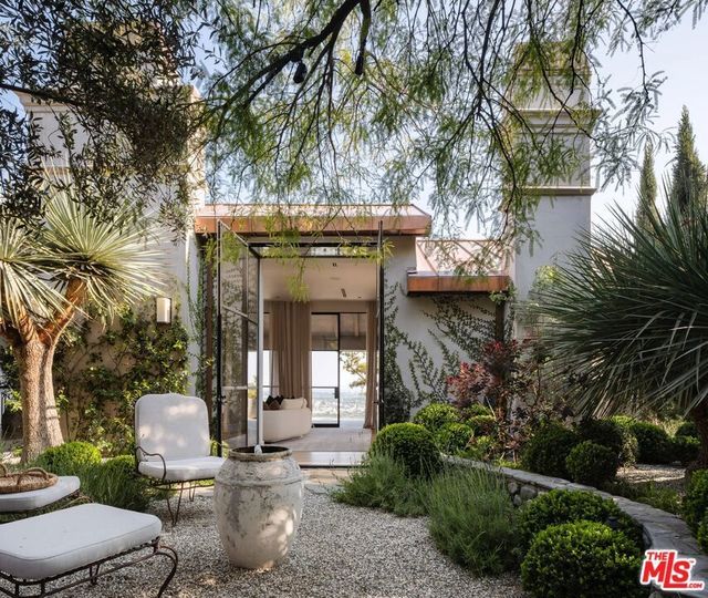 9360 Readcrest Drive, Beverly Hills